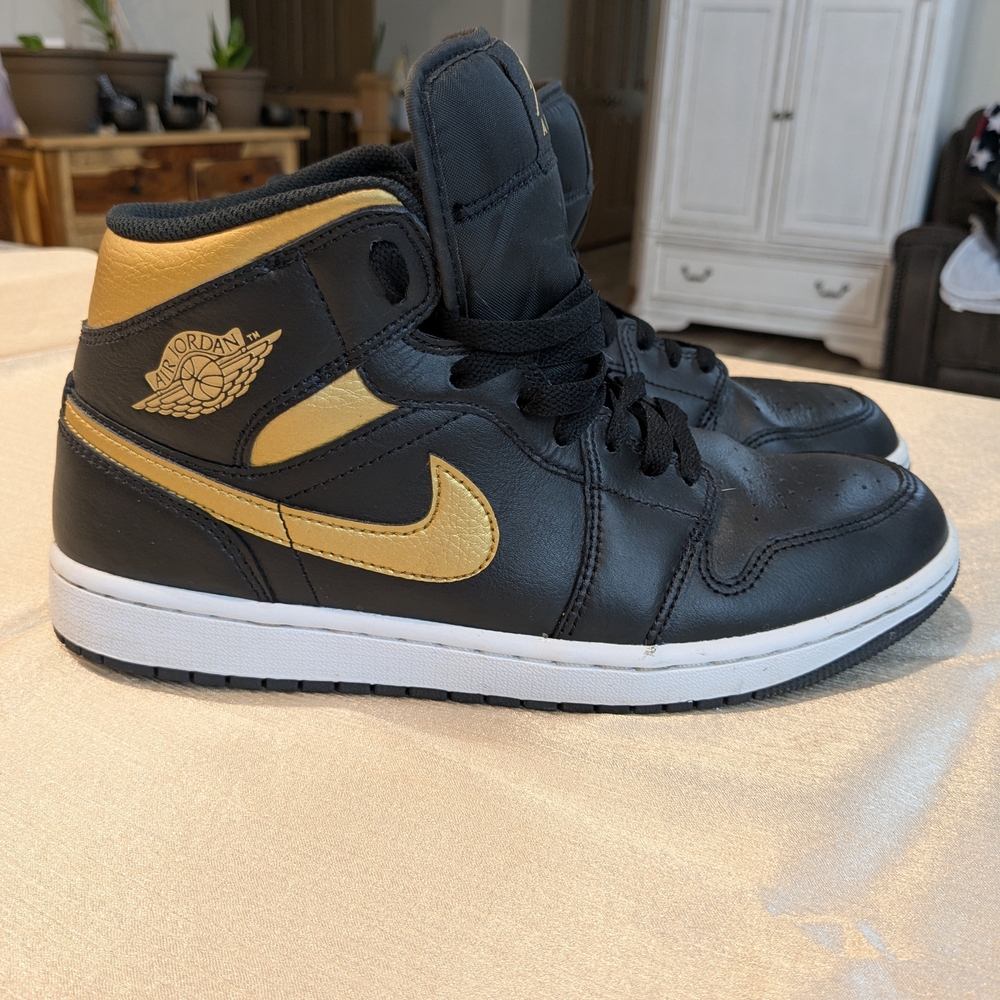 Air Jordan Black and Gold High-Top Sneakers Men's 8